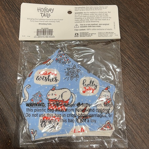 NWT Holiday Kitty Festive Face Mask *Benefits Animal Welfare* - Picture 2 of 5